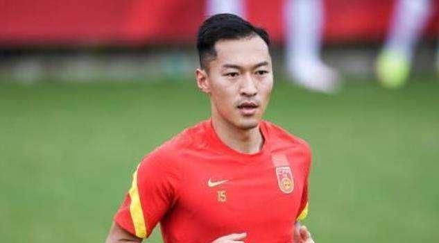 尤文和国米是目前五大联赛中防守最好的两支球队，且双方正处于连胜的轨道中，此役国米有重要球员缺席，却能维持客让让步，足以体现机构对其的支持力度，本场比赛不妨看好客胜。